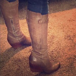 Kork ease boots size 8